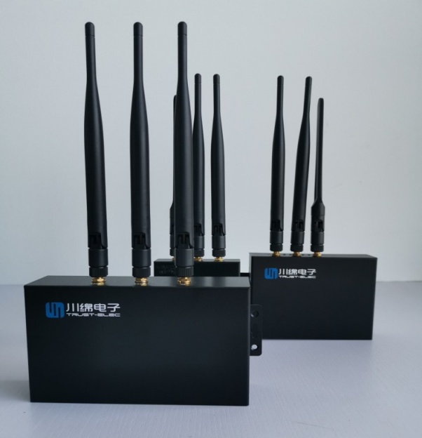 智能网关-工业4/5G路由器，型号：Q4SW4G-01L